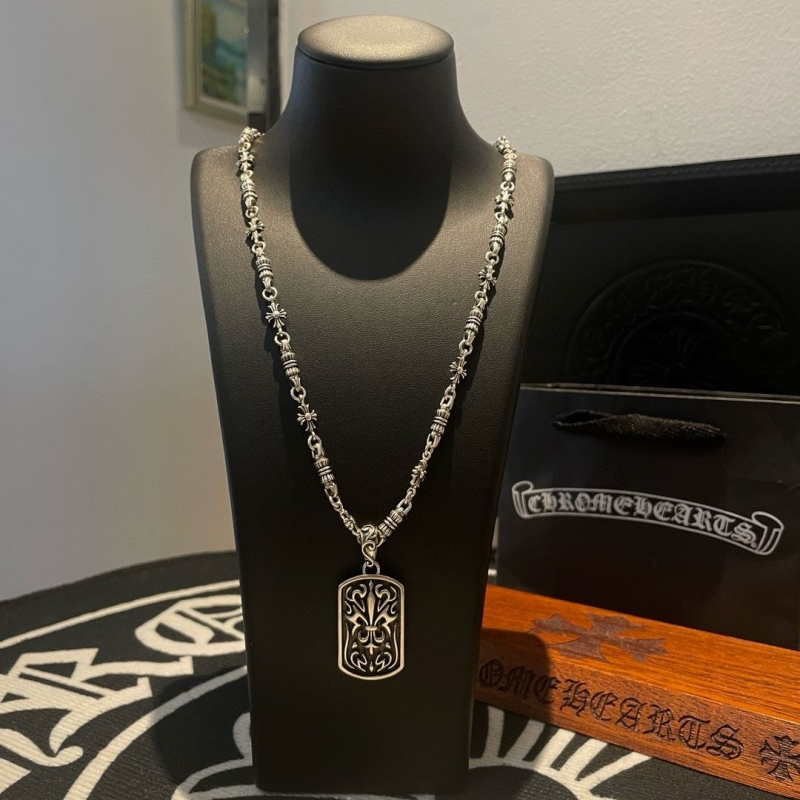 Ch*0me He**ts necklaces